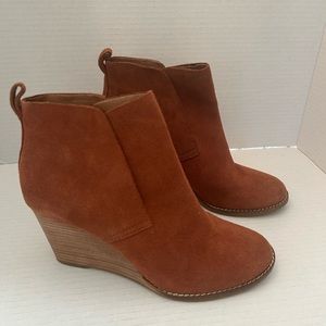 Lucky Brand Suede Wedge Ankle Booties YONIANA Cognac Color Chipmunk US 8M/38